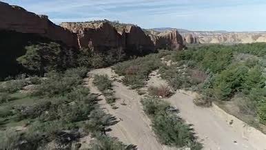 摩托车穿越西班牙沙漠视频的预览图